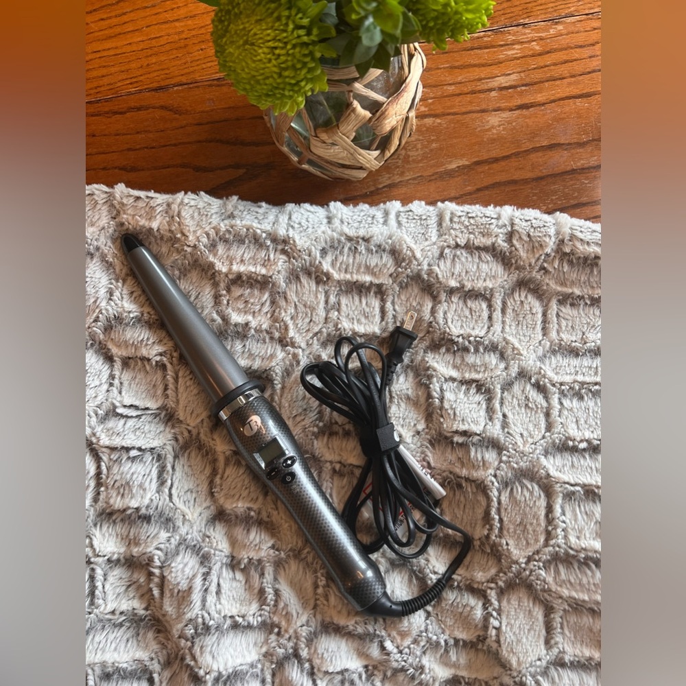 T3 whirl curling wand